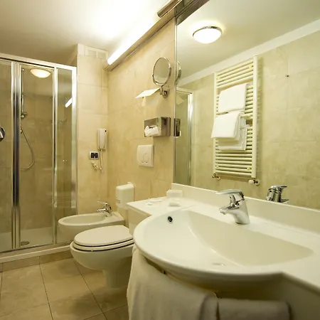 Western Crystal Palace Hotel 4*