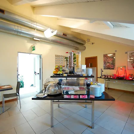 Western Crystal Palace 4* Turín