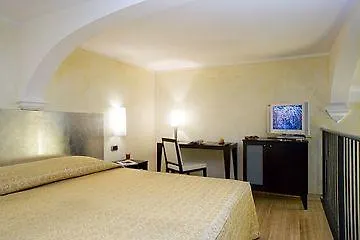 Western Crystal Palace Otel 4*