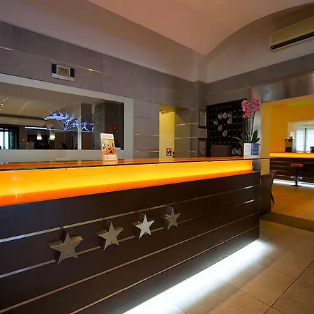 Western Crystal Palace Hotel 4*