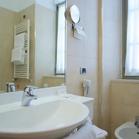 Western Crystal Palace Hotel 4*