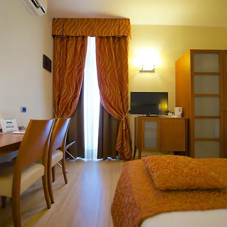 Western Crystal Palace Otel