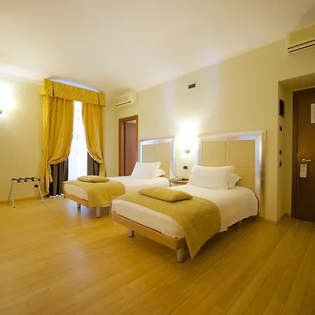 Western Crystal Palace Отель 4*