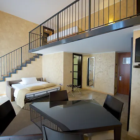 فندق Western Crystal Palace 4*