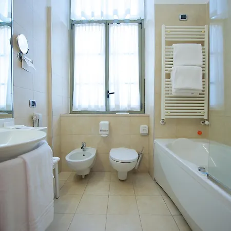 فندق Western Crystal Palace