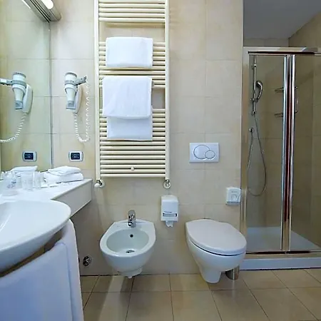 Western Crystal Palace Hotel 4*