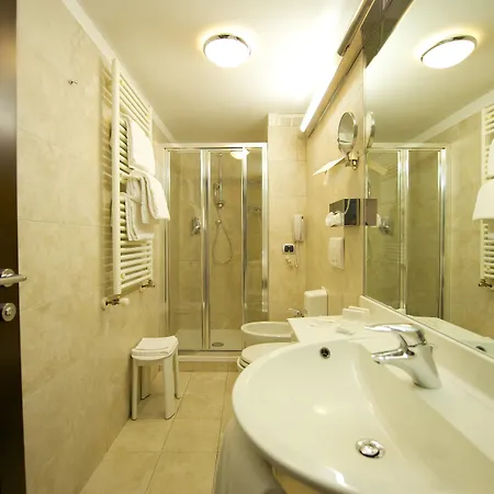 Western Crystal Palace Hotel 4*